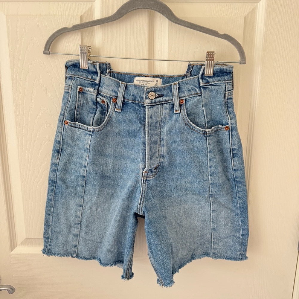 Abercrombie & Fitch - The 7" Dad Shorts - High Rise - Size 6/28